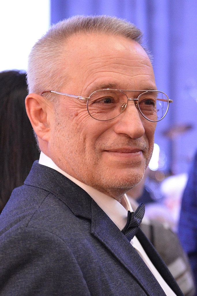 Андрей Криволапов